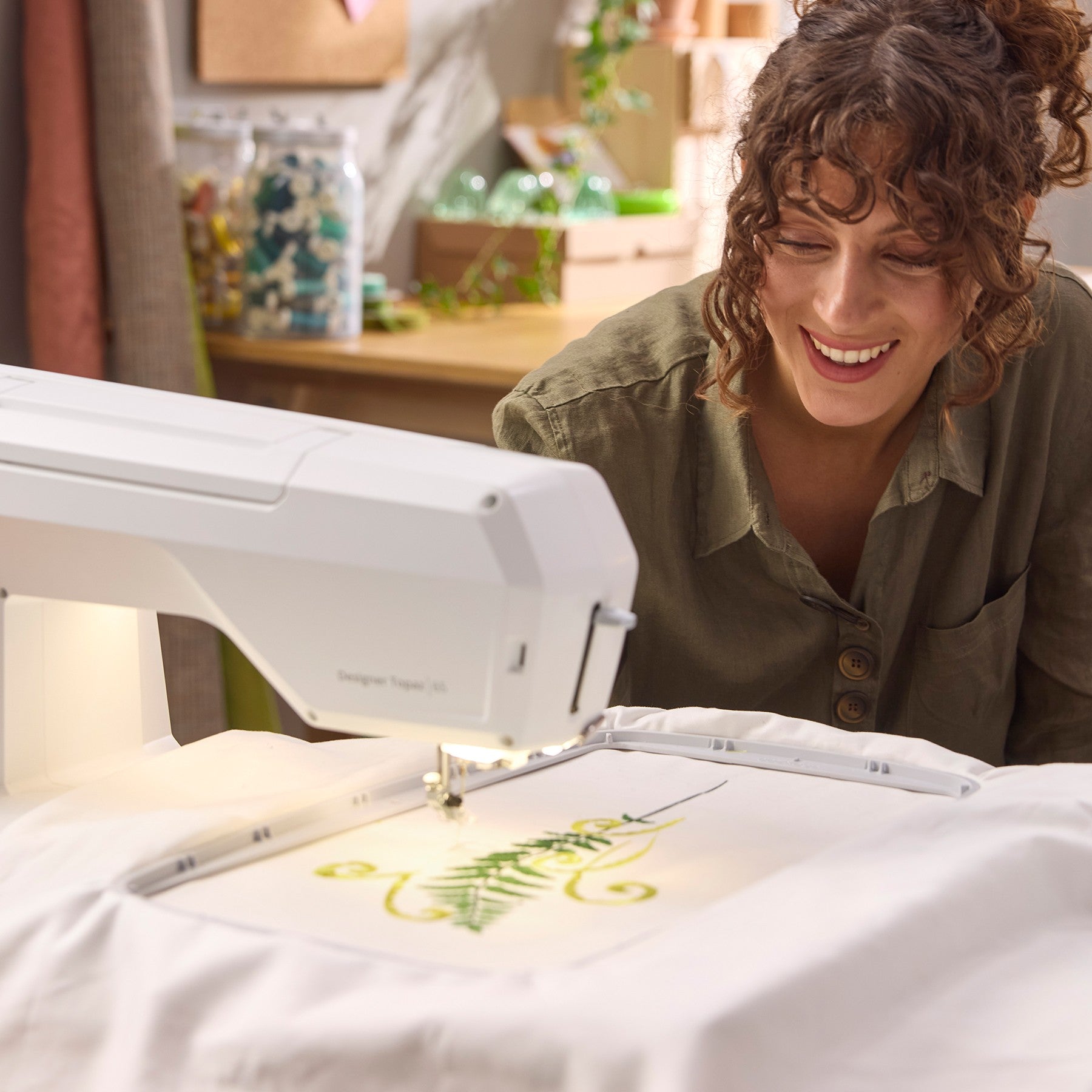 Topaz Singer How To Choose an Embroidery Machine | SINGER®