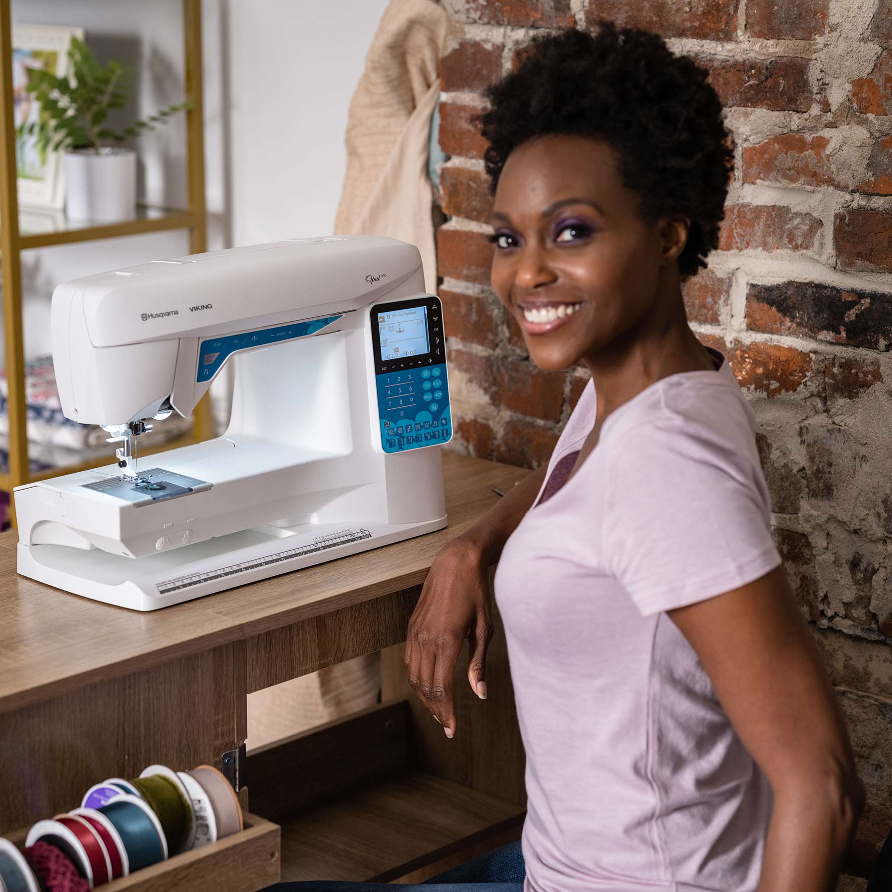 OPAL™ 650 Sewing Machine | Husqvarna® Viking®