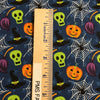 Tela azul 100 % algodón con motivos de calabazas, calaveras y telarañas de Halloween
