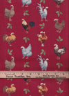 Gallos navideños: pollos con gorros de Papá Noel sobre fondo rojo. 100 % algodón.