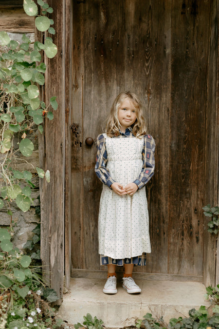 Patrón 213: Vestido y delantal de estilo «Prairie» para niña