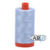 2710 Azul claro «Robins Egg» de Aurifil, hilo de algodón de 50 wt, bobina grande