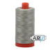 2902 Verde laurel claro, hilo de algodón Aurifil de 50 wt, bobina grande