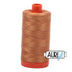 2930 Golden Toast, hilo de algodón Aurifil de 50 wt, bobina grande