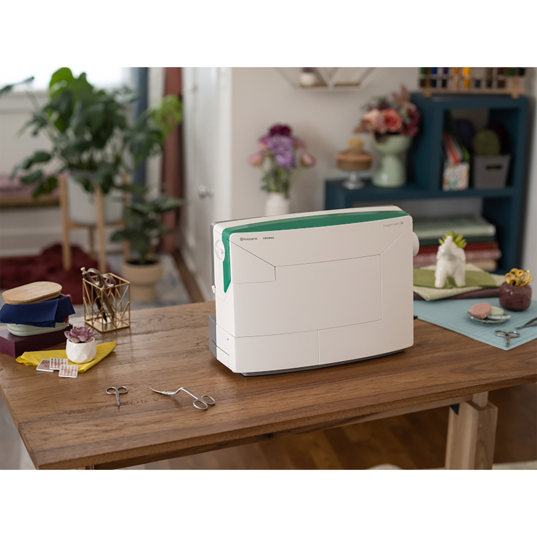 DESIGNER JADE™ 35 Sewing & Embroidery Machine | Husqvarna® Viking®