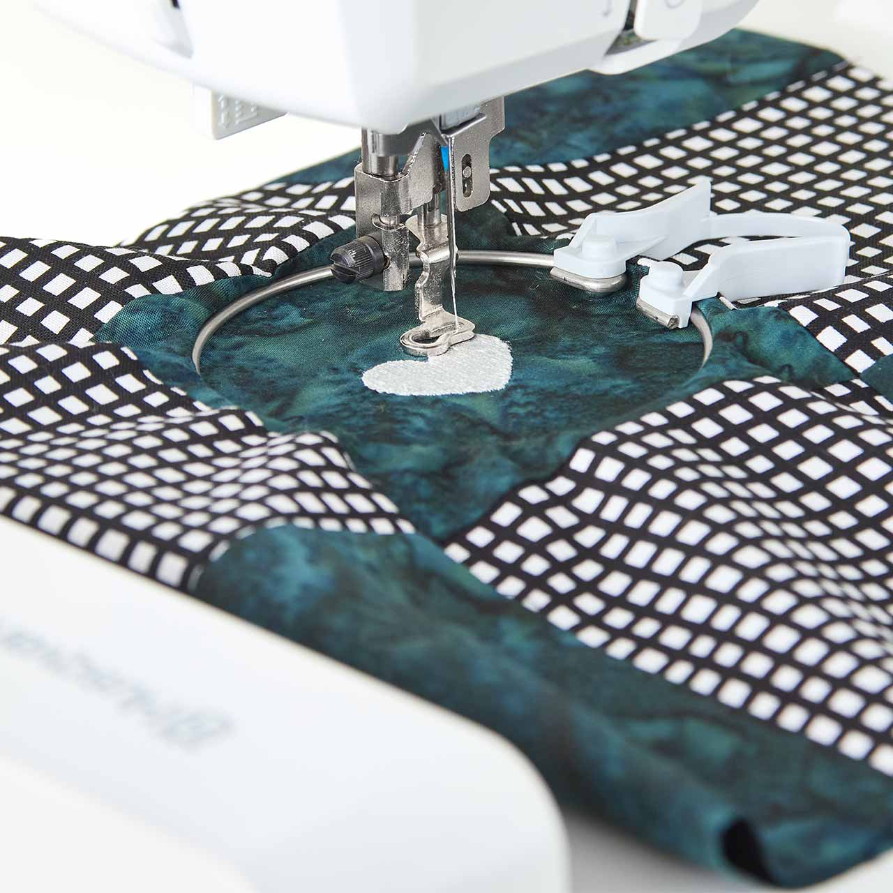 Mini Embroidery Spring Hoop (40 x 40mm) | Husqvarna® Viking®