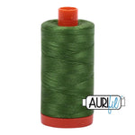 5018 Vert foncé « Dark Green Grass » - Coton Aurifil 50 wt - Grande bobine