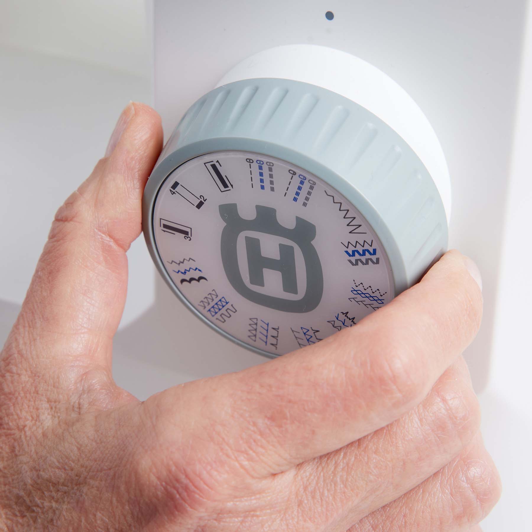 ONYX™ 15 Sewing Machine | Husqvarna® Viking®