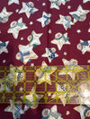Estrellas vintage con muñecos de nieve sobre fondo rojo. 100 % algodón ligero. Precio por yarda.
