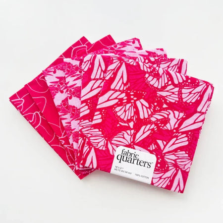 6 «fat quarters» — 3 estampados, 2 de cada: mariposas rosas, 100 % algodón, precortados