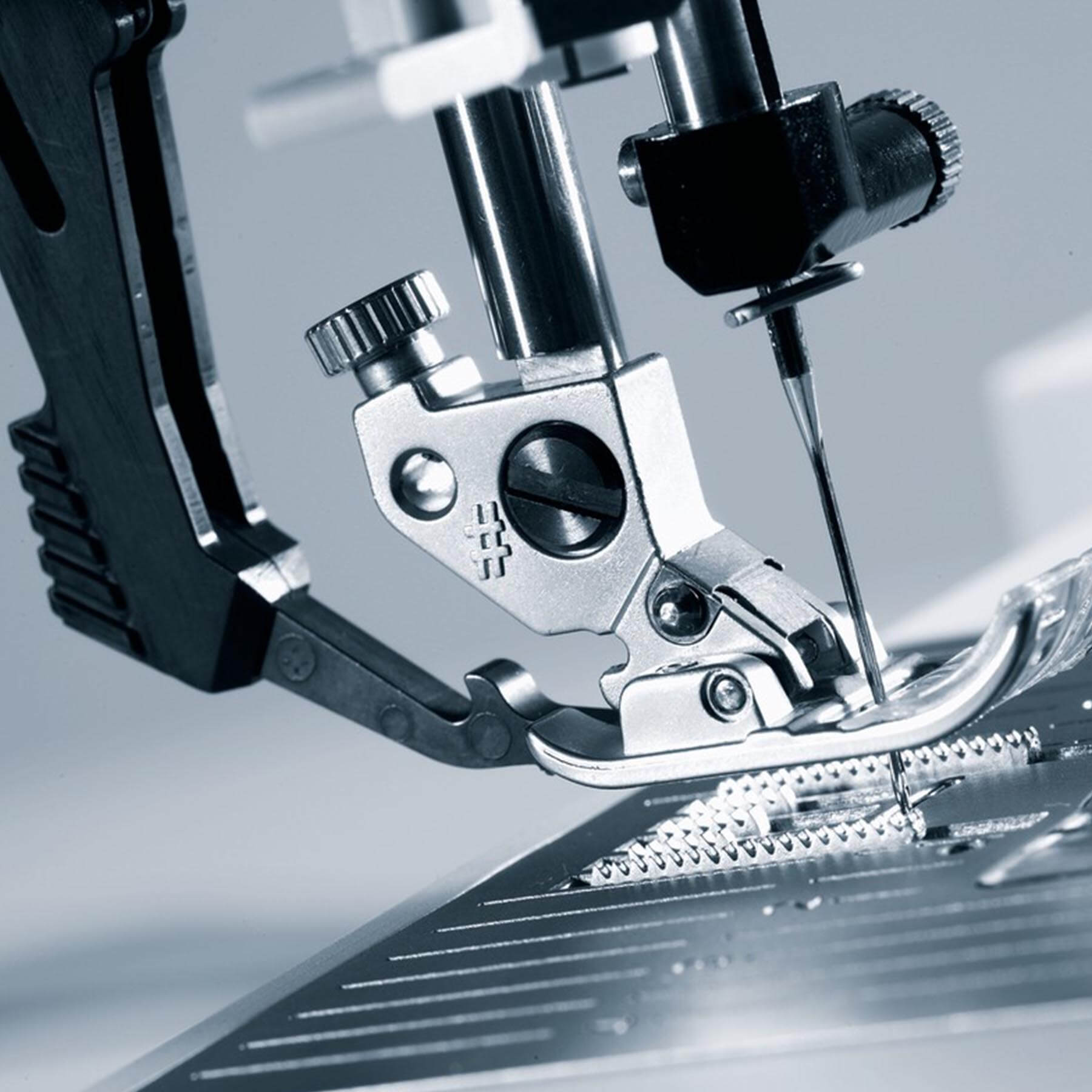 expression™ 710 Purple Sewing Machine | PFAFF®