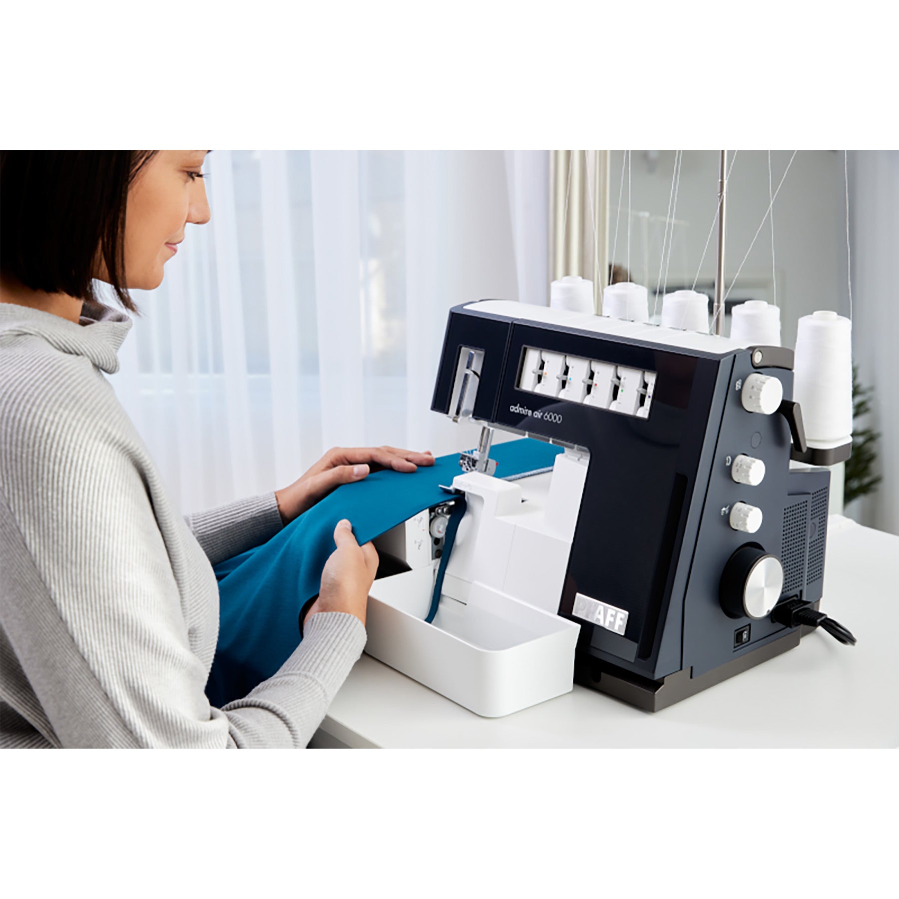 admire™ air 6000 Black Coverlock Machine | PFAFF®
