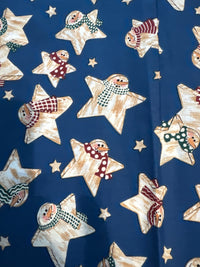 Estrellas vintage con muñecos de nieve sobre fondo azul, 100 % algodón ligero. Precio por yarda.