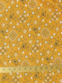 Pañuelo tipo bandana de tela estampada de poliéster y algodón con motivo de cachemira / Naranja / Se vende por metros
