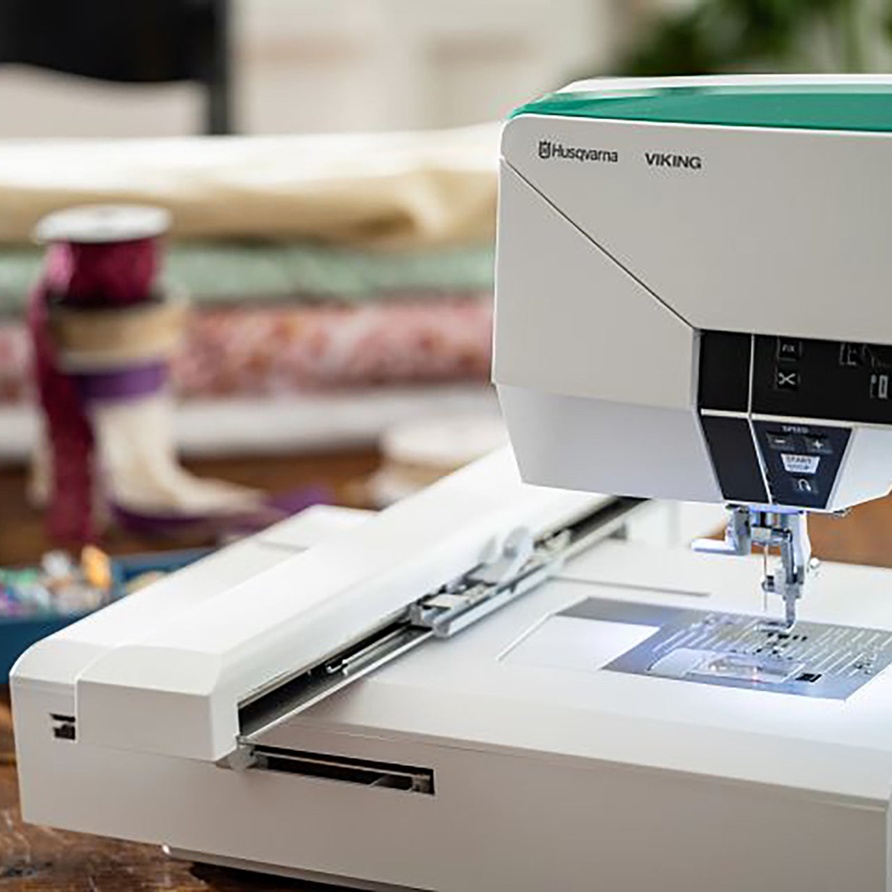 DESIGNER JADE™ 35 Sewing & Embroidery Machine | Husqvarna® Viking®