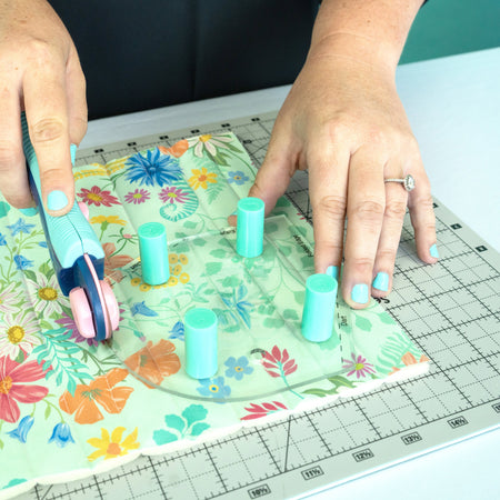 Sew Magnetic 12" x 18" Self-Healing Cutting Mat + 6 Boosters