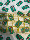 Bastones de caramelo navideños de estilo vintage en cajas verdes sobre tela de algodón 100 % ligera de color crema. Precio por yarda.