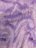 Tela de piel sintética mongola de pelo largo en color lavanda / Se vende por yardas