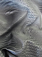 Tissu en vinyle gaufré 3D « Hydra Gator » gris sterling / Vendu au yard