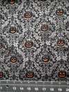 Damasco de calabazas de Halloween sobre fondo gris