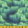 Aurora boreal sobre fondo verde, 100 % algodón. Precio por yarda