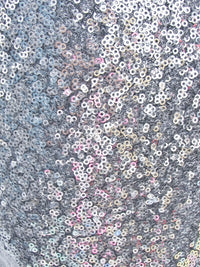 Tejido de malla de nailon con lentejuelas «Mini Disc» / Plata brillante / Se vende por yardas