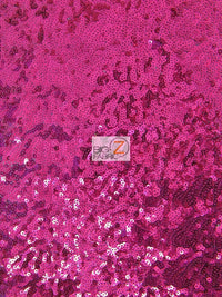 Tejido de malla de nailon con lentejuelas «Mini Disc» / Fucsia brillante / Se vende por yardas