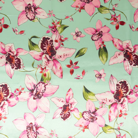 Stitch & Sparkle, 100 % poliéster, charmeuse de 57" de ancho, estampado de orquídeas sobre fondo menta, se vende por yardas