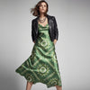 Stitch & Sparkle, 100 % poliéster, charmeuse de 57" de ancho, estampado Shibori de rombos — verde, se vende por yardas