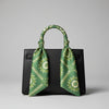 Stitch & Sparkle, 100 % poliéster, charmeuse de 57" de ancho, estampado Shibori de rombos — verde, se vende por yardas