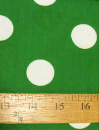 Tela estampada de poliéster y algodón con lunares grandes / Verde kelly y lunares blancos / Se vende por metros