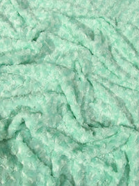 Tela suave para bebé con estampado floral de rosas y rosetas en color menta / Se vende por metros