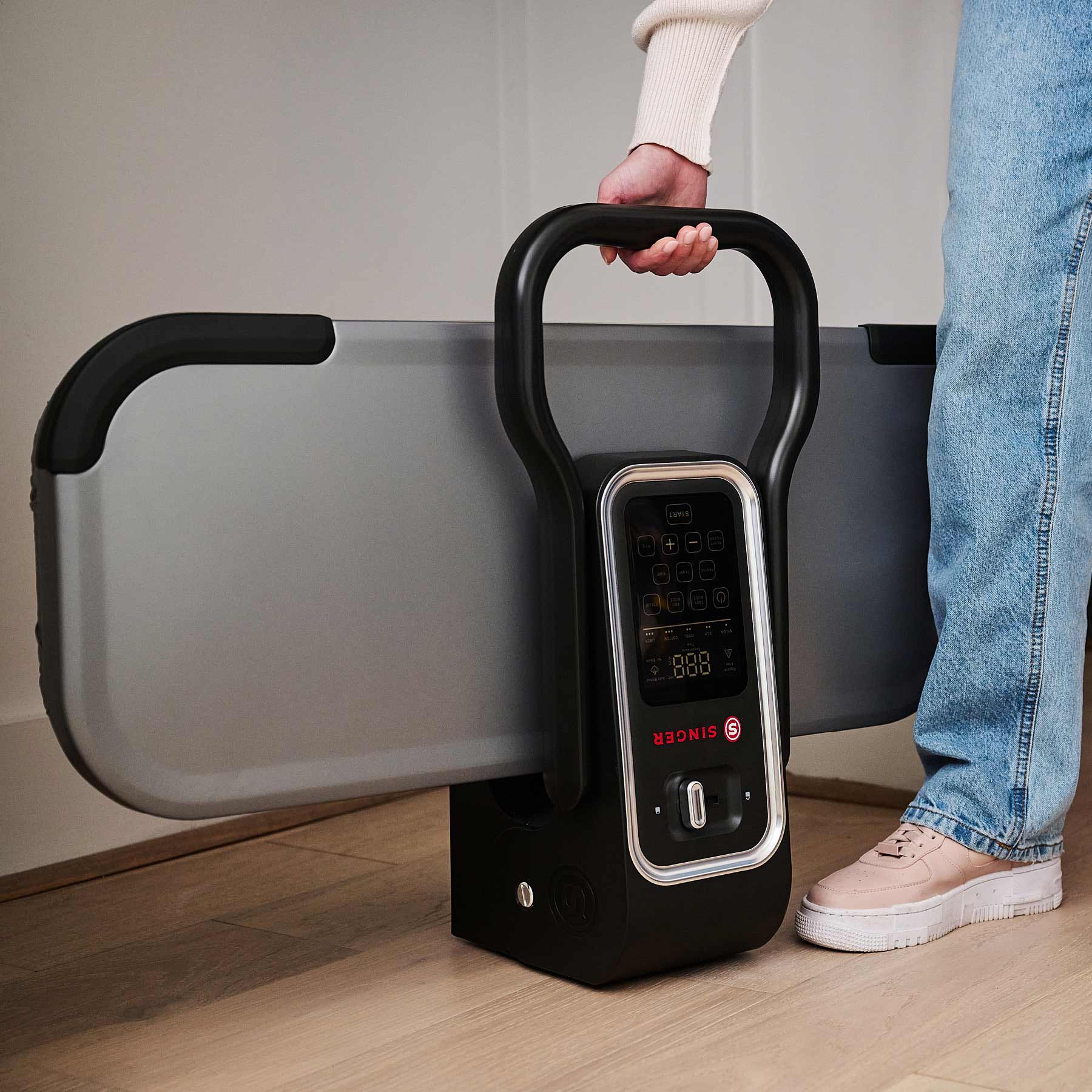INTELLIGENT™ Steam Press 36 inch | SINGER®