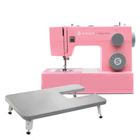 Lote de máquina de coser SINGER® « Heavy Duty 4411 » en color rosa y mesa de extensión