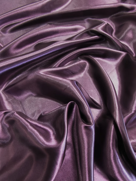 Tissu satiné brillant uni, d'épaisseur moyenne / Aubergine