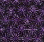 Batik de Halloween: telarañas moradas sobre tela Tonga negra