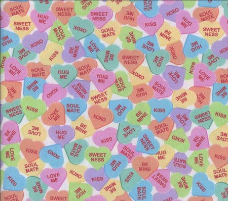 Corazones de caramelo de San Valentín sobre fondo crema, 100 % algodón. Precio por yarda