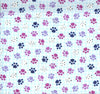 Cachorros con motivos de patitas sobre tela de cuadros vichy azul claro, 100 % algodón. Precio por yarda.