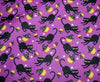 Tela morada 100 % algodón con gatos negros espeluznantes de Halloween y calabazas tiradas