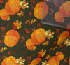 Tela de algodón 100 % con motivos de calabazas y hojas sobre fondo verde
