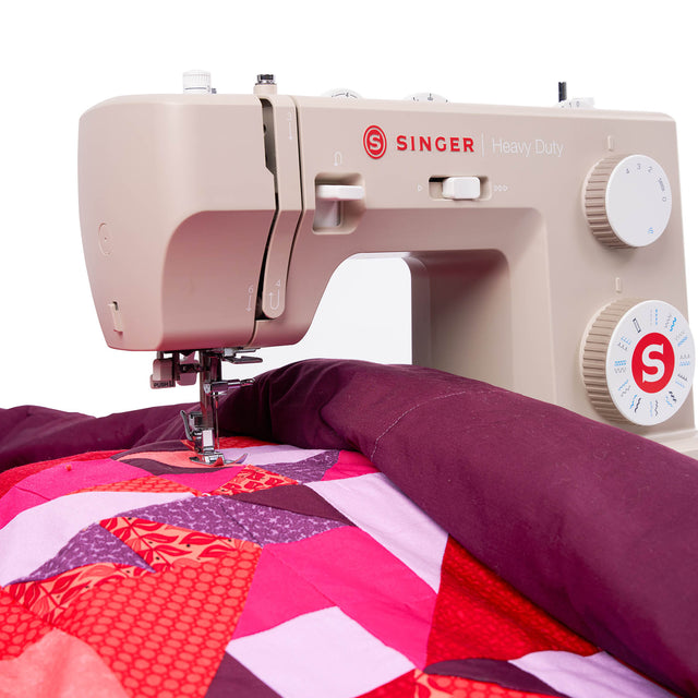 <strong>Amplio espacio para coser</strong>