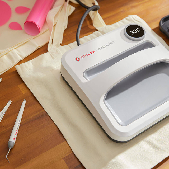 MOMENTO™ Square Heat Press | SINGER®