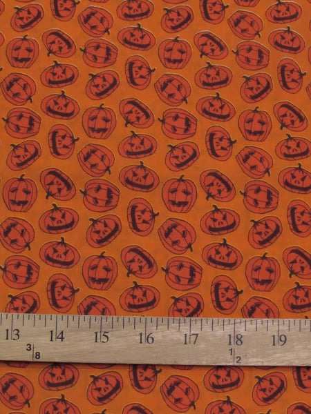 Tissu en polycoton orange « Citrouilles d'Halloween »