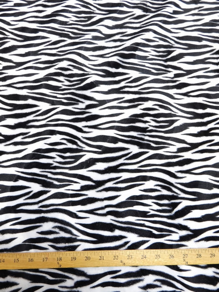 Tejido de felpa de pelo corto con estampado de cebra en rayas finas blancas y negras / Se vende por metros||color: Rayas finas blancas y negras con estampado de cebra
