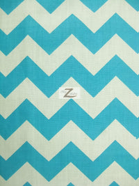 Tela de poliéster y algodón con estampado de zigzag en forma de chevron de 2,5 cm / Blanco/turquesa / Se vende por metros