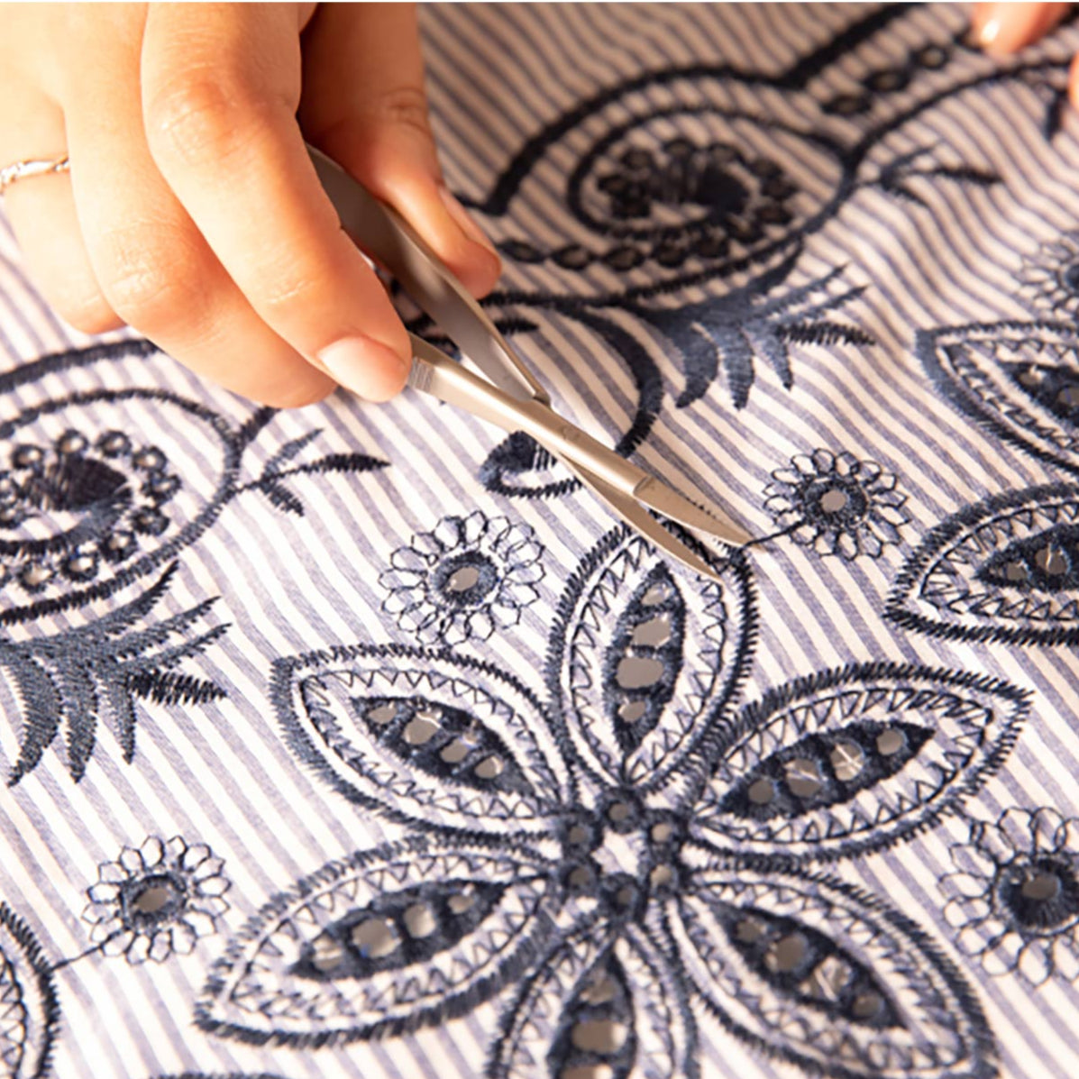 Husqvarna® Viking® OPAL™ 650 Sewing Machine Bundle | Husqvarna