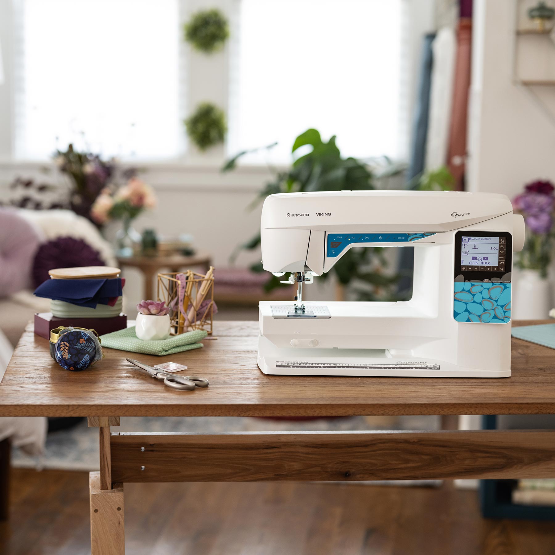 OPAL™ 670 Sewing Machine | Built Smart | Husqvarna® Viking®