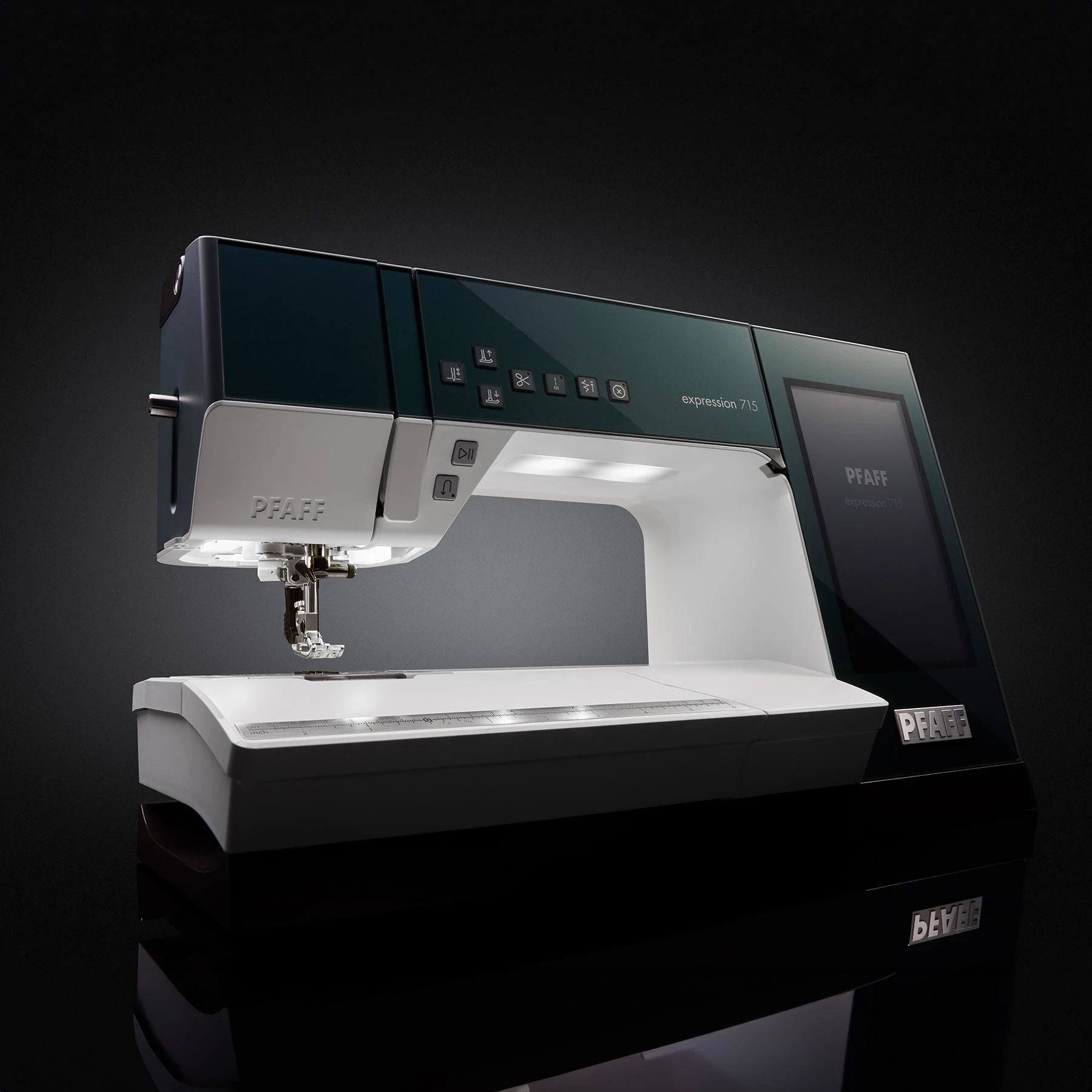 expression™ 715 Sewing Machine | PFAFF®