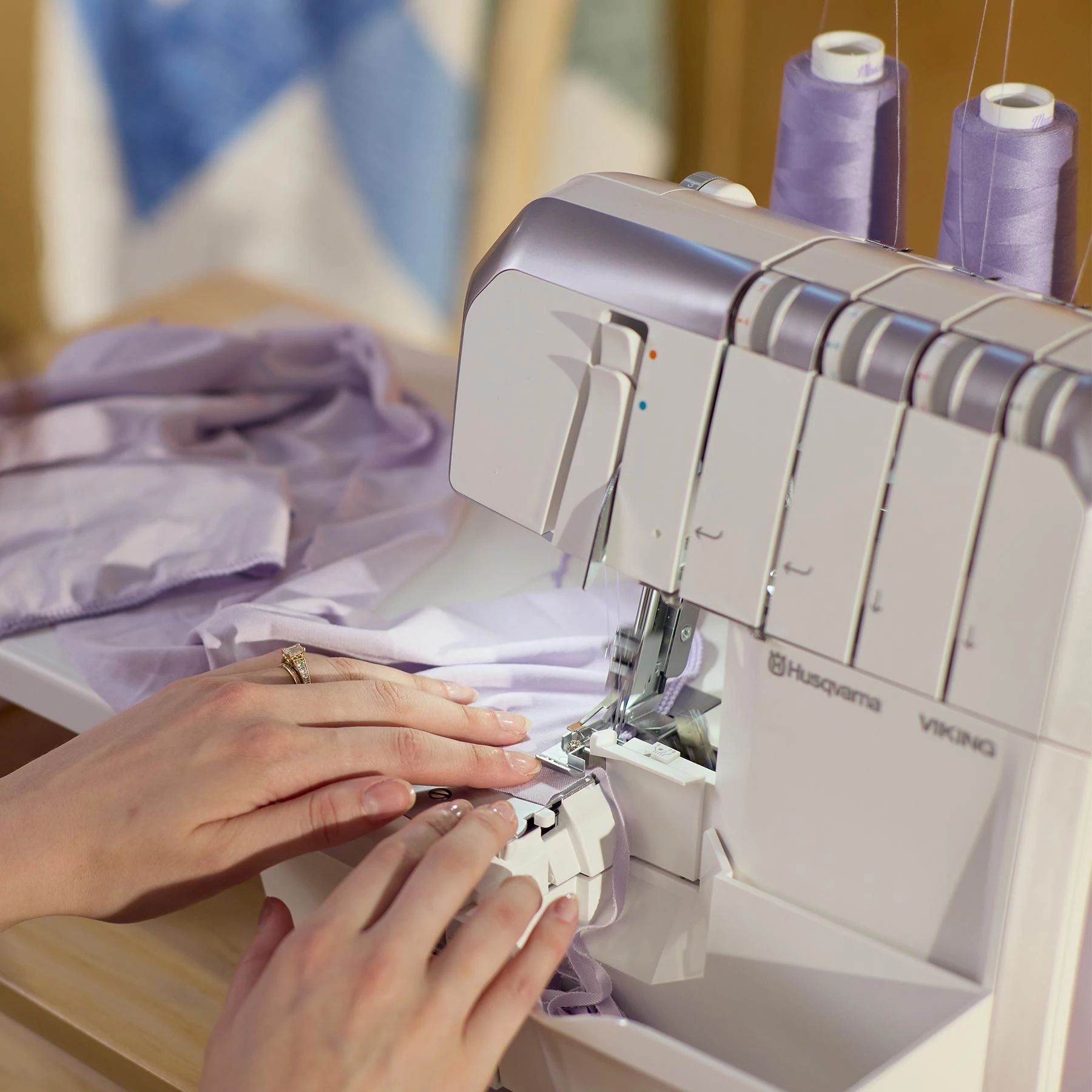 Husqvarna® Viking® AMBER™ S | 300 Overlock Machine | Husqvarna