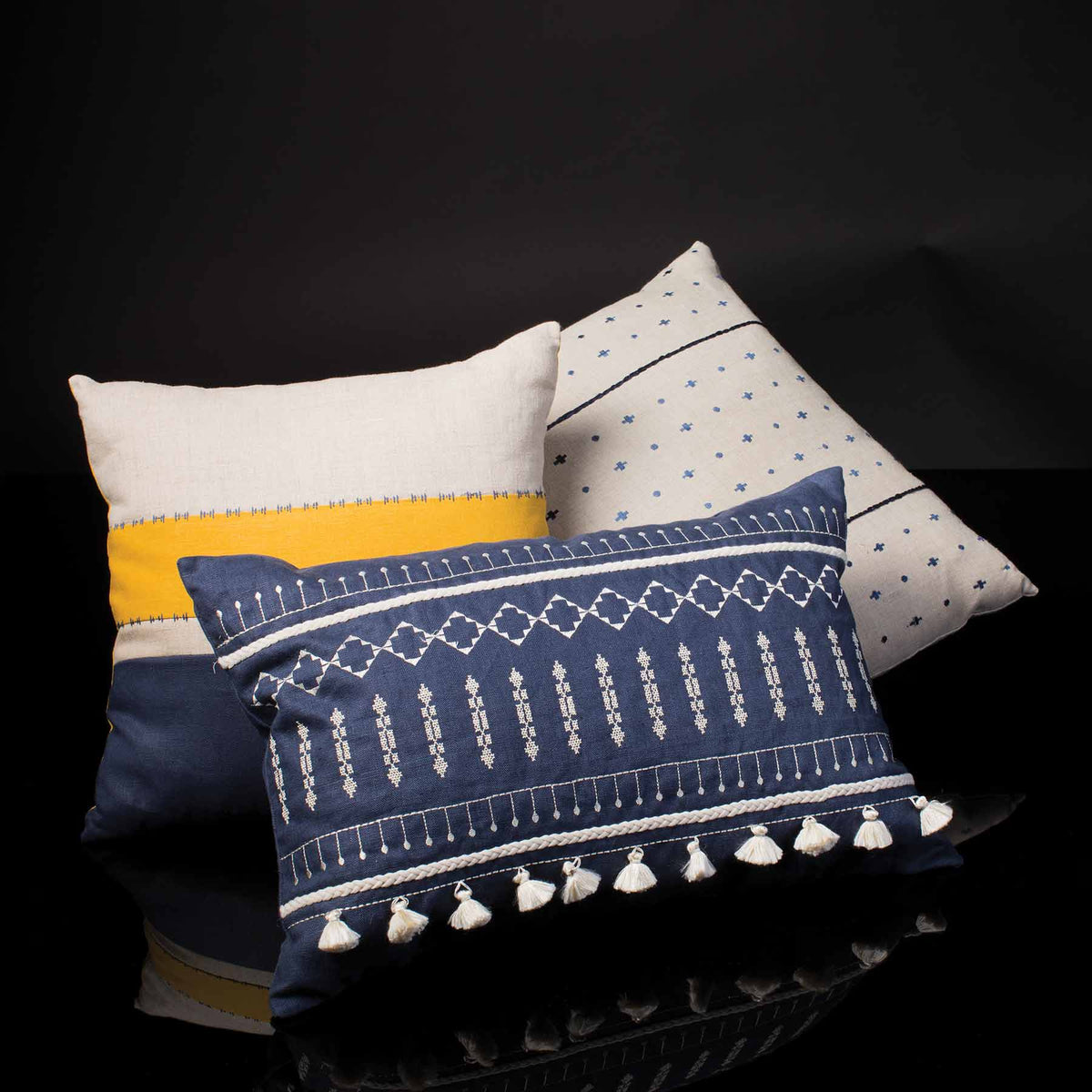 Decorative cushions sewn with PFAFF performance icon stitch techniques